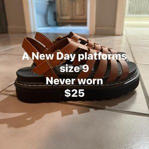 NWOT A New Day platforms